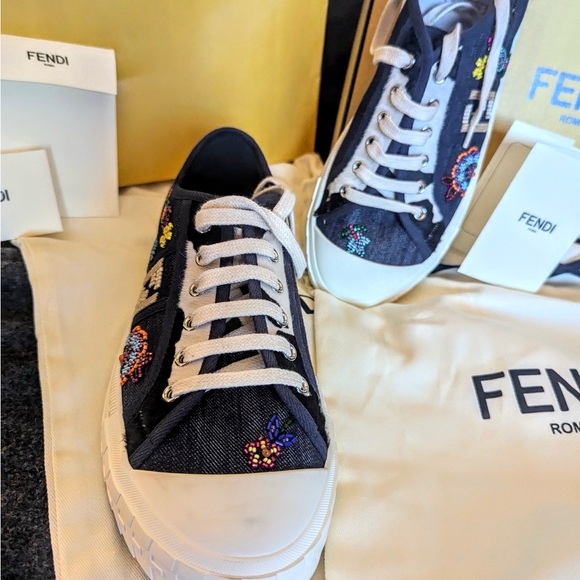 Fendi sneakers, size 9, canvas with glass beading, new, perfect condition. - Picture 4 of 13